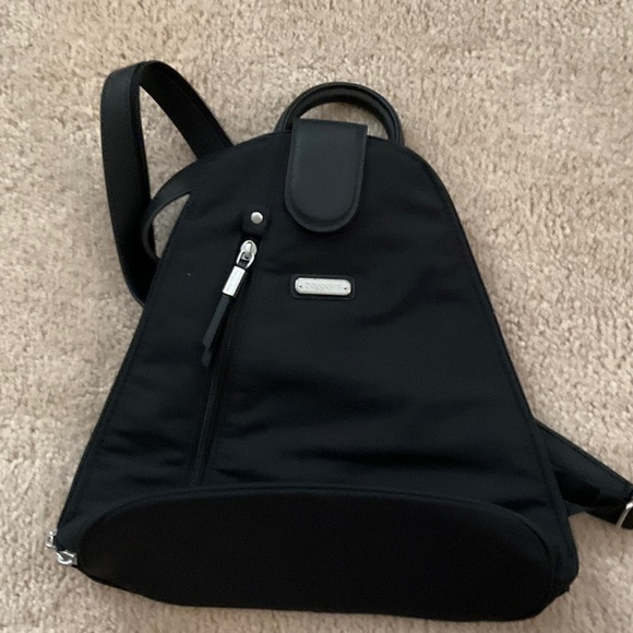 Baggallini Black Sling Backpack - Picture 1 of 3